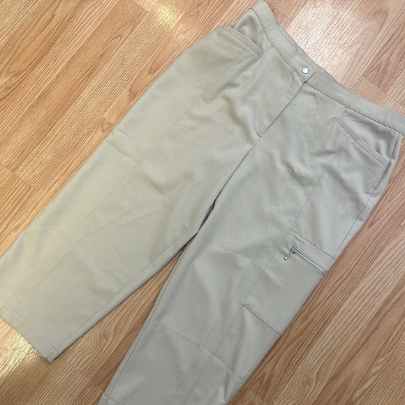Haggar Beige Capris 💛 - Picture 3 of 4